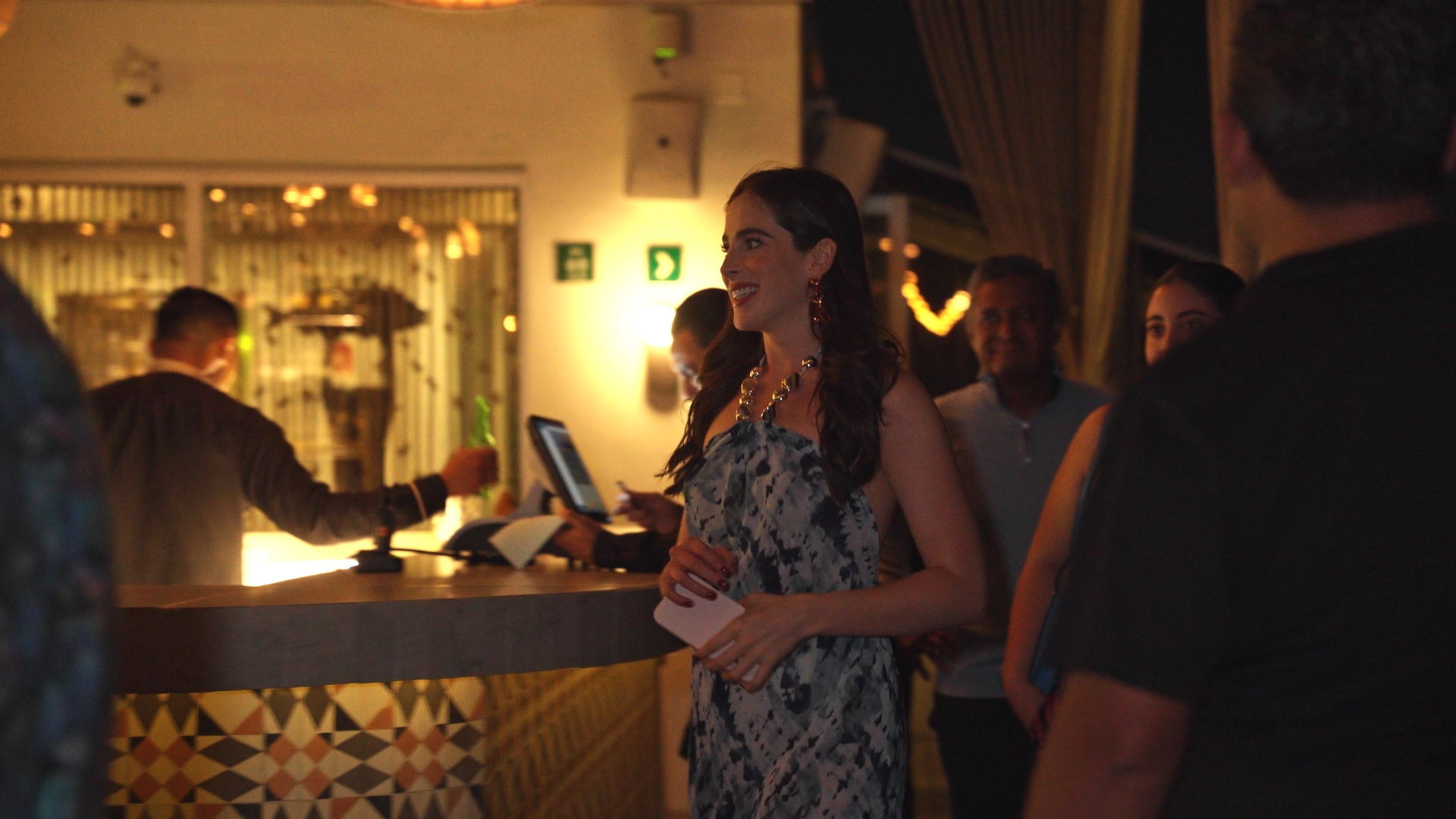Evening arrival at the bar